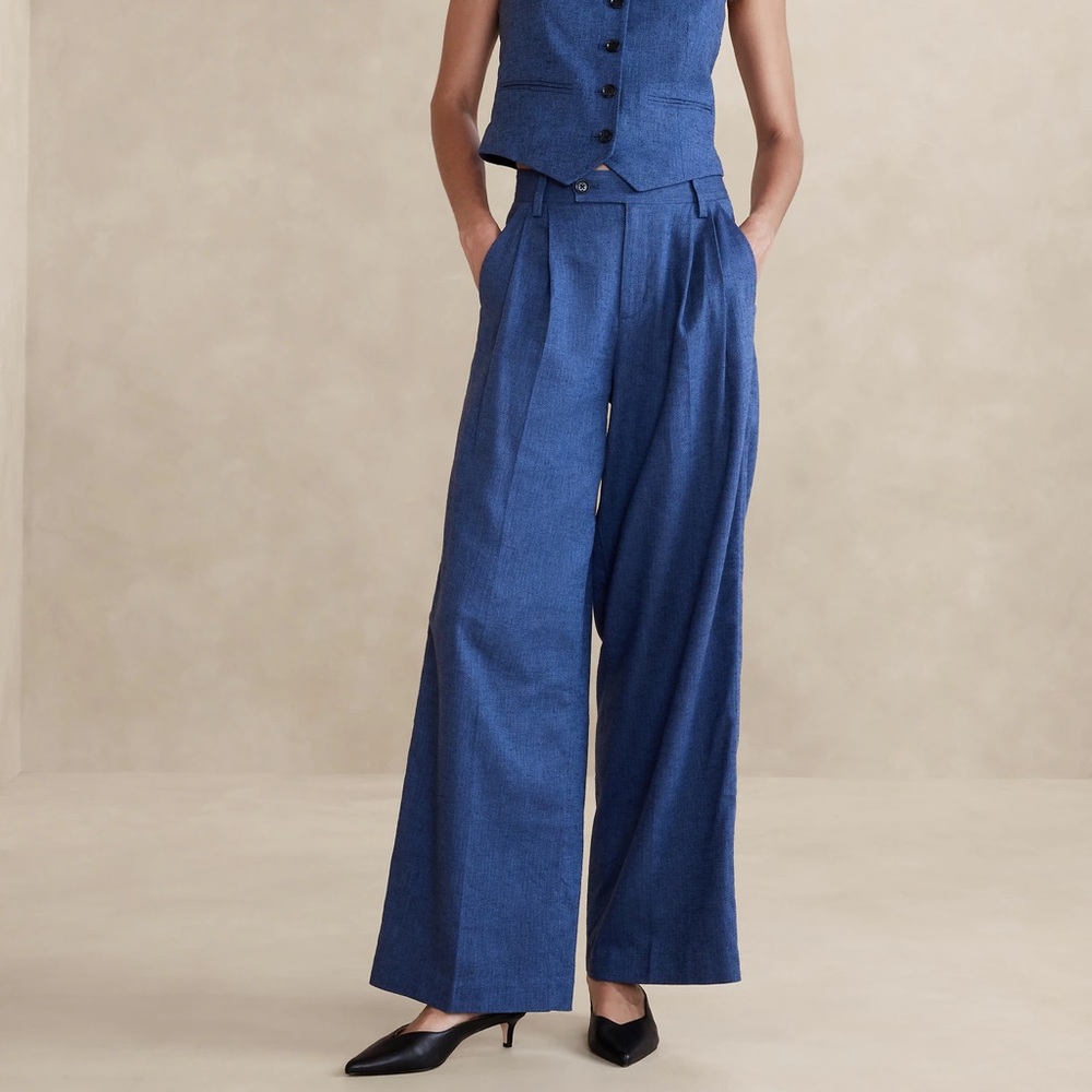 Banana Republic Linen-Blend Wide-Leg Pleated Trouser